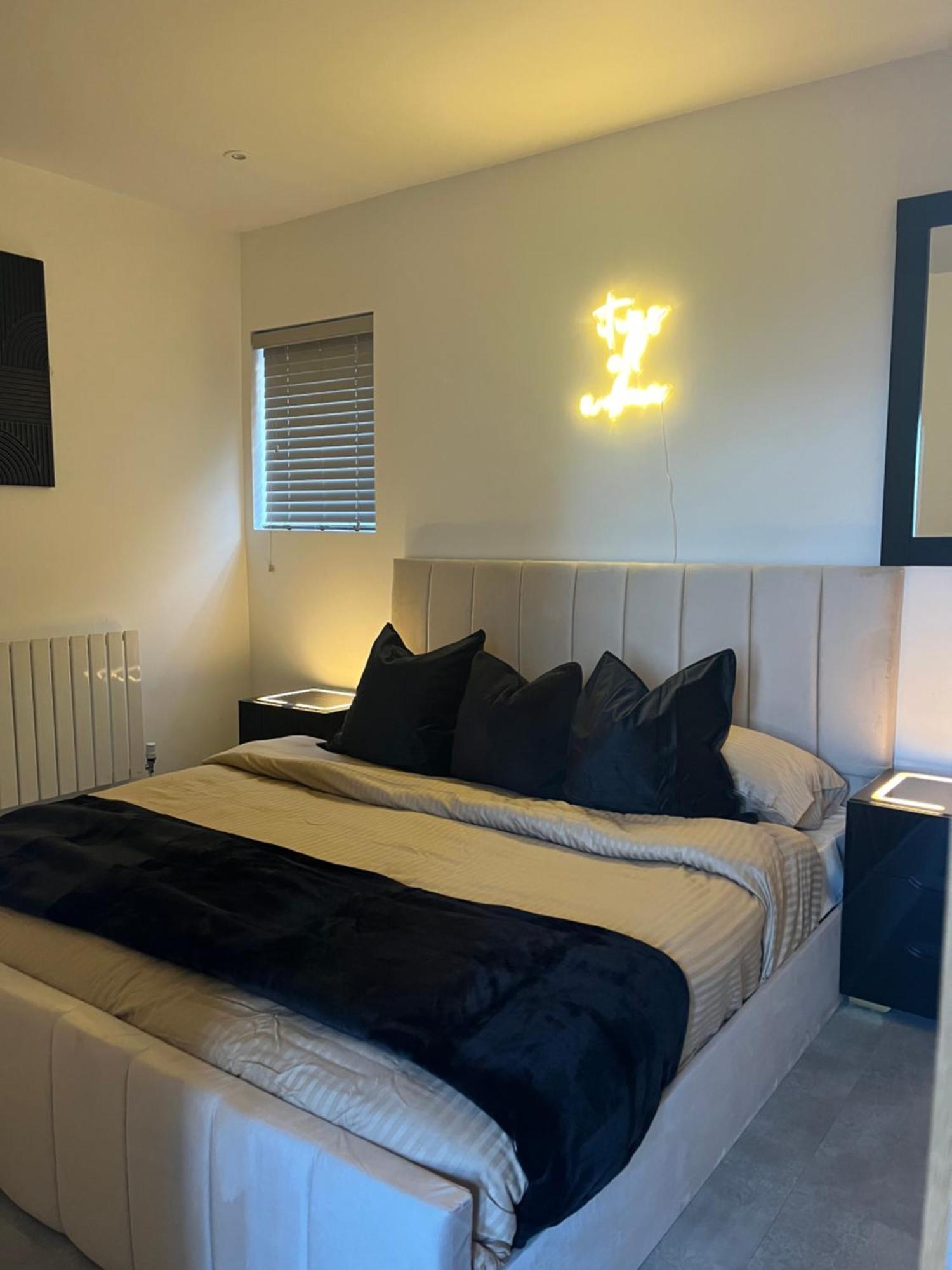 Terfyn Hall Aquarium Apartment 1 Престатин Екстериор снимка